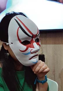 Shoko Sakuragi mit Maske